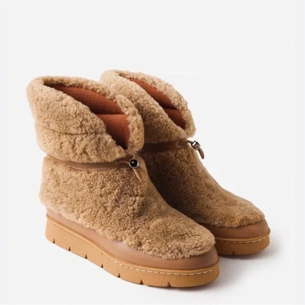 Like-New Marc Fisher Kamryn Shearling Bootie- size 6.5. Excellent condition!